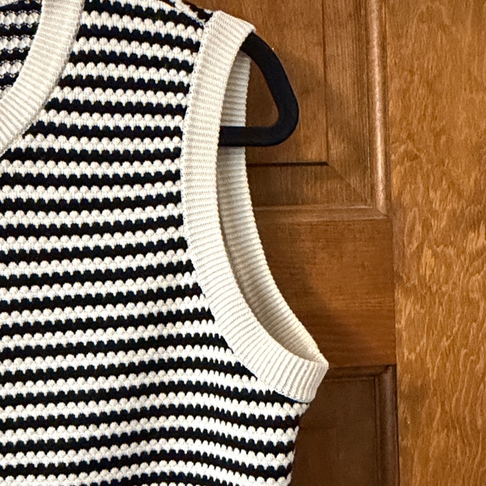 Adrianna Papell Black and Cream Knit Top/Vest - Picture 3 of 7